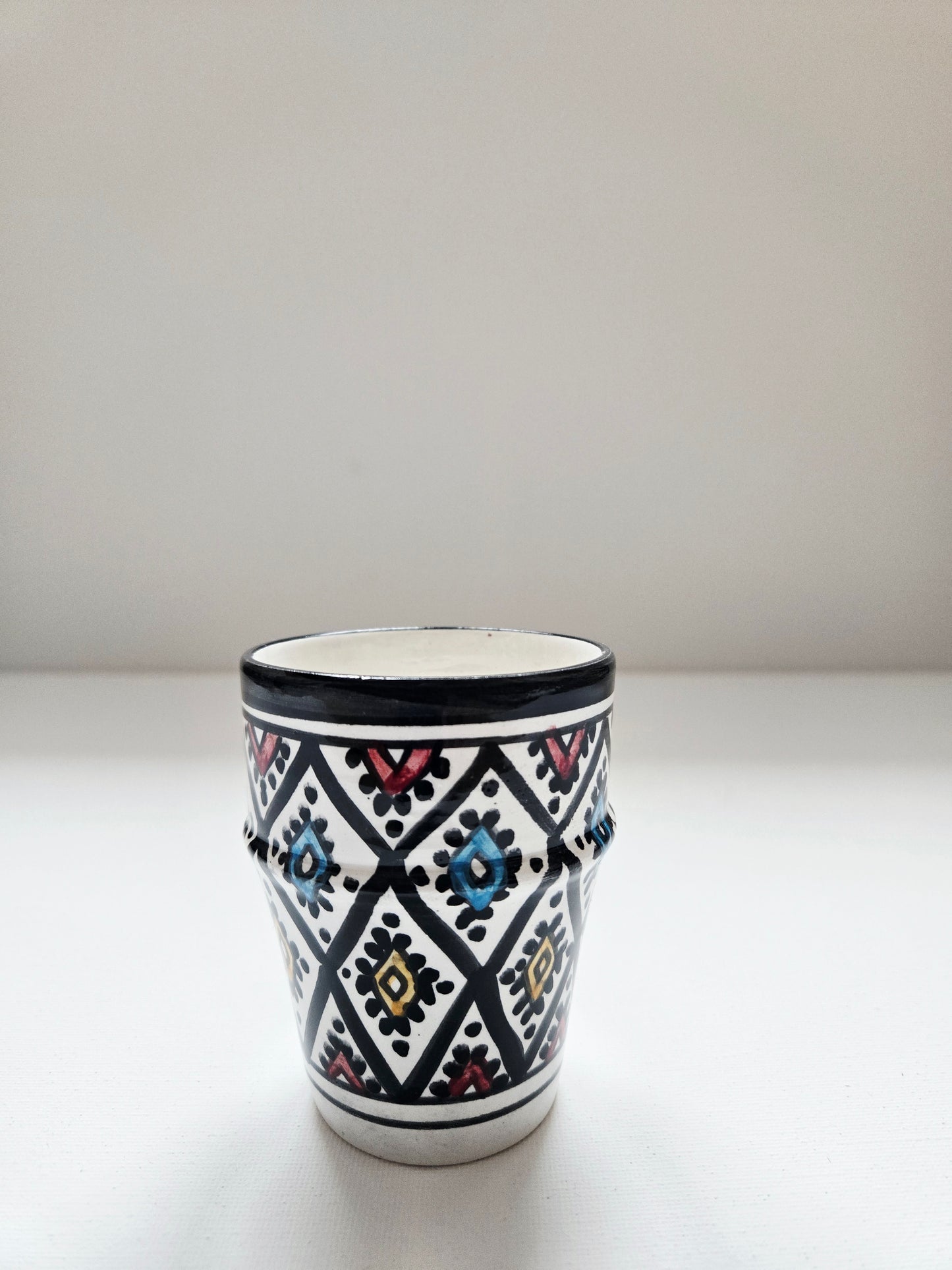 Handgefertigte Kaffeetasse aus Keramik