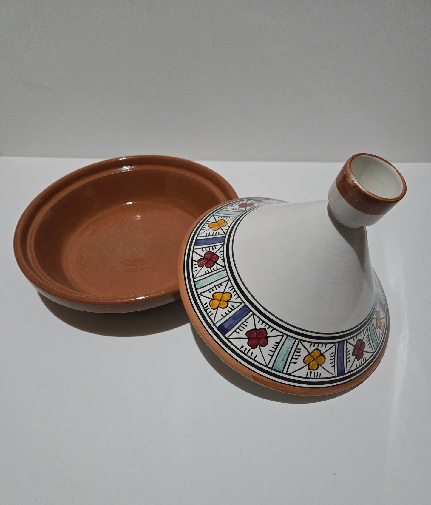 Handgefertigter Marokkanischer Keramik-Tajine – Traditionelles Koch- und Serviergefäß