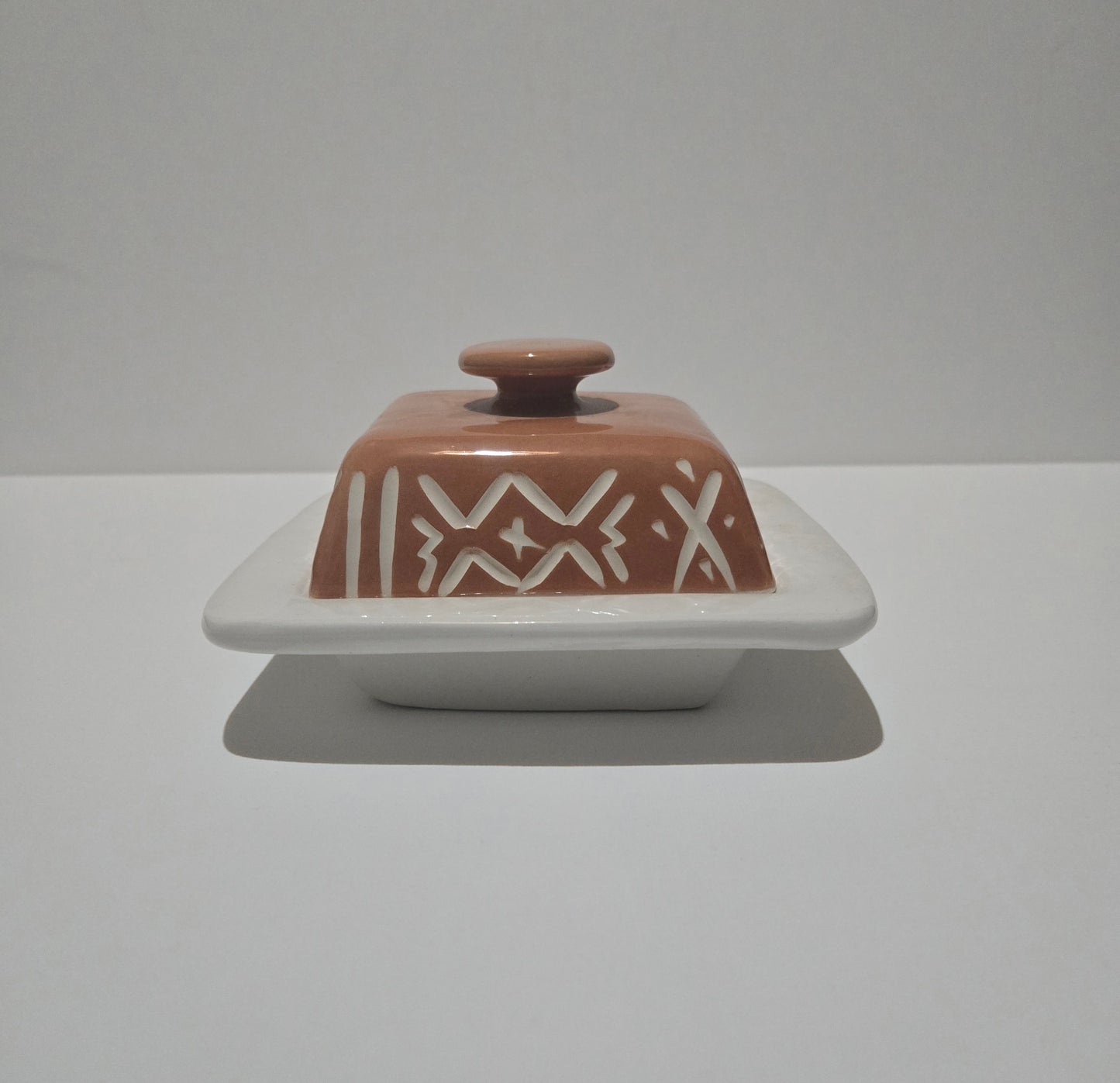 Handgefertigte Keramik Butterdose 16x16cm Amazigh Design Marokko Seitenansicht