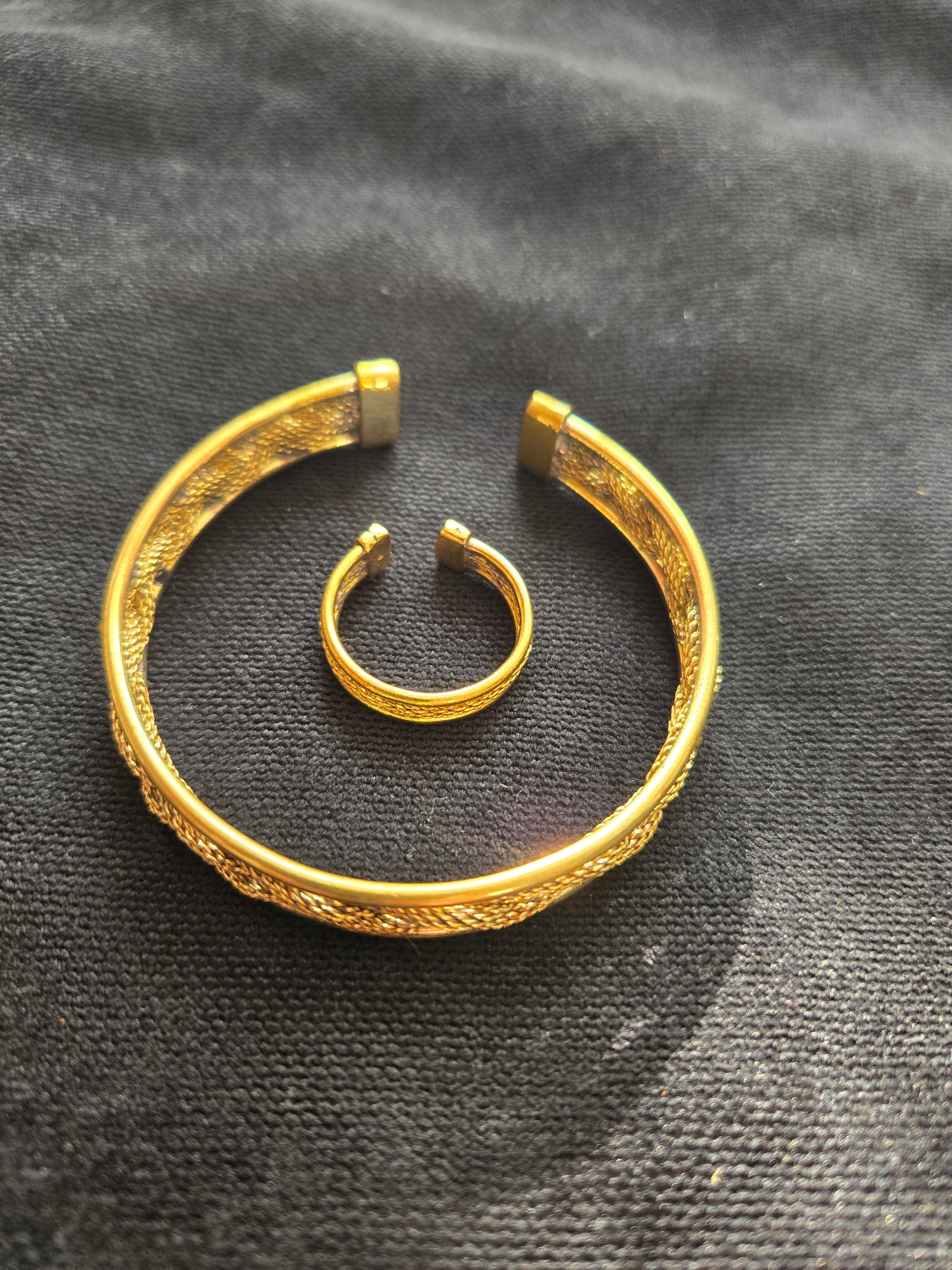 Gold Ring und Armband